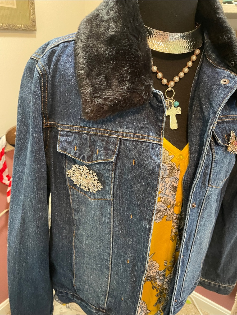 Dark Blue Denim Jacket with Black Faux Fur Collar - Liz Claiborne - Picture 5 of 16